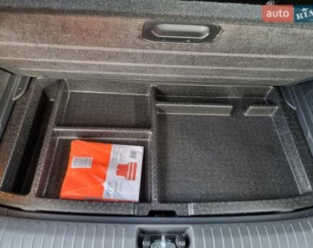 Серый Хендай Kona Electric, объемом двигателя 0 л и пробегом 42 тыс. км за 16200 $, фото 51 на Automoto.ua