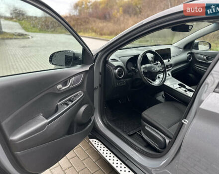 Серый Хендай Kona Electric, объемом двигателя 0 л и пробегом 158 тыс. км за 16300 $, фото 38 на Automoto.ua