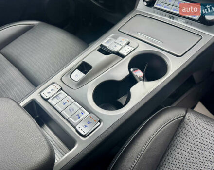 Сірий Хендай Kona Electric, об'ємом двигуна 0 л та пробігом 78 тис. км за 18900 $, фото 52 на Automoto.ua