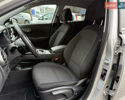 Серый Хендай Kona Electric, объемом двигателя 0 л и пробегом 26 тыс. км за 18850 $, фото 16 на Automoto.ua