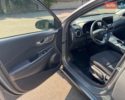 Серый Хендай Kona Electric, объемом двигателя 0 л и пробегом 44 тыс. км за 13400 $, фото 13 на Automoto.ua