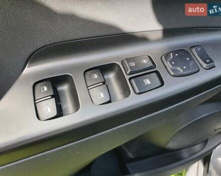 Серый Хендай Kona Electric, объемом двигателя 0 л и пробегом 135 тыс. км за 17100 $, фото 29 на Automoto.ua