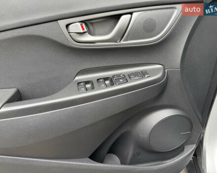 Серый Хендай Kona Electric, объемом двигателя 0 л и пробегом 26 тыс. км за 18850 $, фото 66 на Automoto.ua