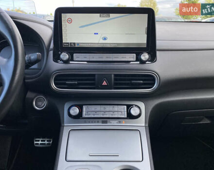 Серый Хендай Kona Electric, объемом двигателя 0 л и пробегом 69 тыс. км за 20400 $, фото 64 на Automoto.ua
