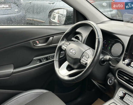 Серый Хендай Kona Electric, объемом двигателя 0 л и пробегом 167 тыс. км за 17700 $, фото 26 на Automoto.ua