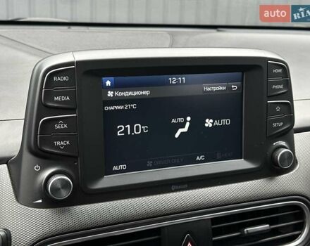 Сірий Хендай Kona Electric, об'ємом двигуна 0 л та пробігом 63 тис. км за 18500 $, фото 35 на Automoto.ua