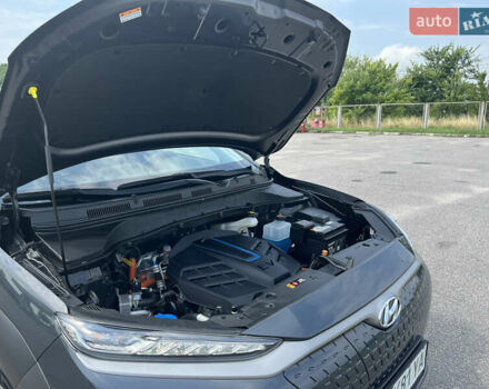 Серый Хендай Kona Electric, объемом двигателя 0 л и пробегом 49 тыс. км за 14900 $, фото 58 на Automoto.ua