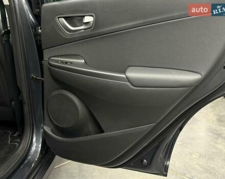 Сірий Хендай Kona Electric, об'ємом двигуна 0 л та пробігом 71 тис. км за 18465 $, фото 13 на Automoto.ua