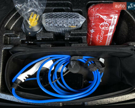 Серый Хендай Kona Electric, объемом двигателя 0 л и пробегом 69 тыс. км за 20400 $, фото 92 на Automoto.ua