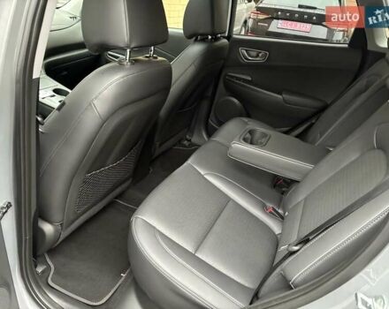 Серый Хендай Kona Electric, объемом двигателя 0 л и пробегом 78 тыс. км за 19500 $, фото 53 на Automoto.ua