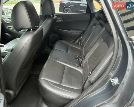 Серый Хендай Kona Electric, объемом двигателя 0 л и пробегом 117 тыс. км за 18800 $, фото 12 на Automoto.ua