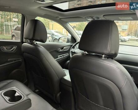 Серый Хендай Kona Electric, объемом двигателя 0 л и пробегом 78 тыс. км за 19500 $, фото 51 на Automoto.ua