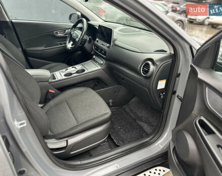Серый Хендай Kona Electric, объемом двигателя 0 л и пробегом 158 тыс. км за 16300 $, фото 21 на Automoto.ua