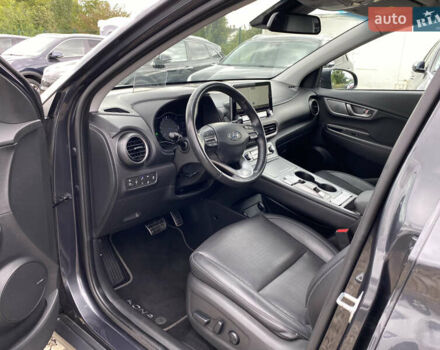 Серый Хендай Kona Electric, объемом двигателя 0 л и пробегом 69 тыс. км за 20400 $, фото 1 на Automoto.ua