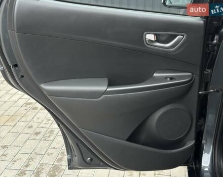 Сірий Хендай Kona Electric, об'ємом двигуна 0 л та пробігом 63 тис. км за 18500 $, фото 21 на Automoto.ua