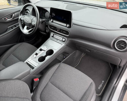 Серый Хендай Kona Electric, объемом двигателя 0 л и пробегом 26 тыс. км за 18850 $, фото 39 на Automoto.ua