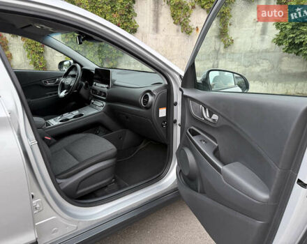 Серый Хендай Kona Electric, объемом двигателя 0 л и пробегом 26 тыс. км за 18850 $, фото 33 на Automoto.ua