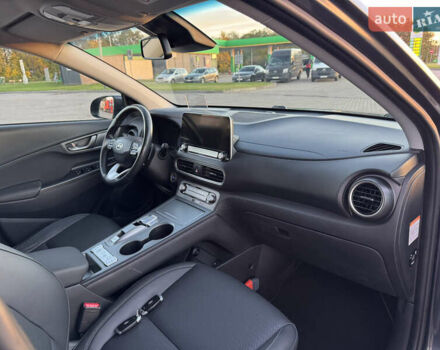 Сірий Хендай Kona Electric, об'ємом двигуна 0 л та пробігом 114 тис. км за 17999 $, фото 26 на Automoto.ua