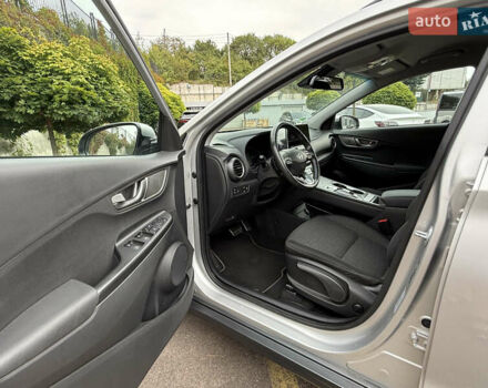 Серый Хендай Kona Electric, объемом двигателя 0 л и пробегом 26 тыс. км за 18850 $, фото 57 на Automoto.ua