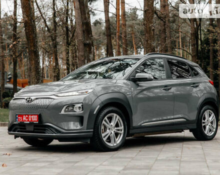 Серый Хендай Kona Electric, объемом двигателя 0 л и пробегом 54 тыс. км за 16650 $, фото 2 на Automoto.ua