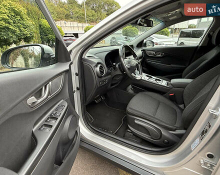 Серый Хендай Kona Electric, объемом двигателя 0 л и пробегом 26 тыс. км за 18850 $, фото 59 на Automoto.ua