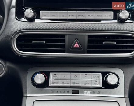 Сірий Хендай Kona Electric, об'ємом двигуна 0 л та пробігом 88 тис. км за 18700 $, фото 29 на Automoto.ua