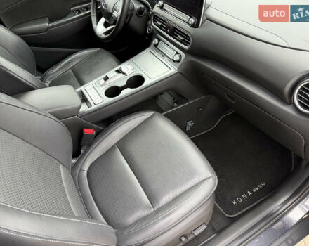 Серый Хендай Kona Electric, объемом двигателя 0 л и пробегом 52 тыс. км за 19000 $, фото 30 на Automoto.ua