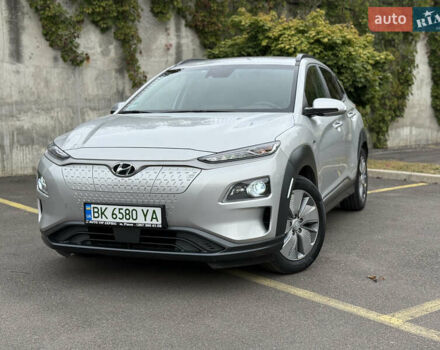 Серый Хендай Kona Electric, объемом двигателя 0 л и пробегом 26 тыс. км за 18850 $, фото 3 на Automoto.ua