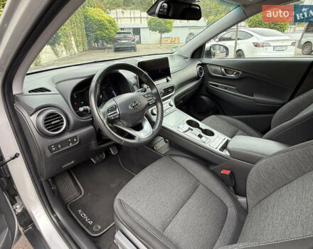 Серый Хендай Kona Electric, объемом двигателя 0 л и пробегом 26 тыс. км за 18850 $, фото 62 на Automoto.ua