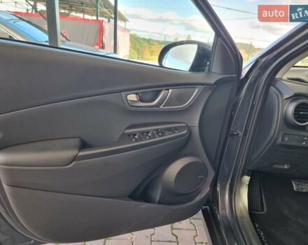 Серый Хендай Kona Electric, объемом двигателя 0 л и пробегом 42 тыс. км за 16200 $, фото 24 на Automoto.ua
