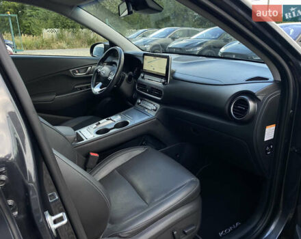 Серый Хендай Kona Electric, объемом двигателя 0 л и пробегом 69 тыс. км за 20400 $, фото 96 на Automoto.ua