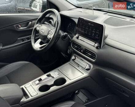 Серый Хендай Kona Electric, объемом двигателя 0 л и пробегом 167 тыс. км за 17700 $, фото 50 на Automoto.ua