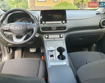 Серый Хендай Kona Electric, объемом двигателя 0 л и пробегом 135 тыс. км за 17100 $, фото 17 на Automoto.ua