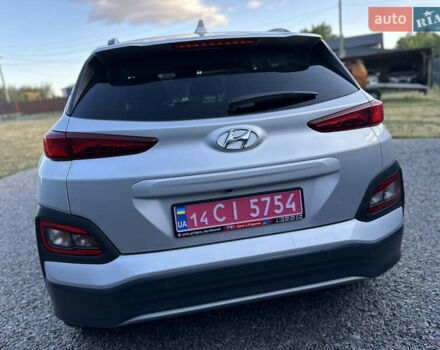 Серый Хендай Kona Electric, объемом двигателя 0 л и пробегом 109 тыс. км за 18450 $, фото 12 на Automoto.ua