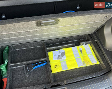 Серый Хендай Kona Electric, объемом двигателя 0 л и пробегом 77 тыс. км за 19700 $, фото 7 на Automoto.ua