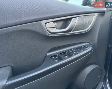 Сірий Хендай Kona Electric, об'ємом двигуна 0 л та пробігом 114 тис. км за 17999 $, фото 33 на Automoto.ua