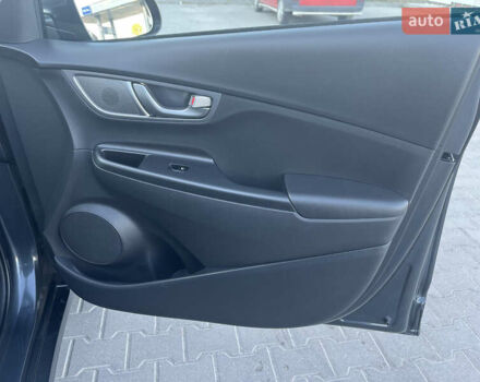 Серый Хендай Kona Electric, объемом двигателя 0 л и пробегом 31 тыс. км за 15450 $, фото 59 на Automoto.ua