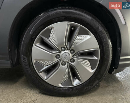 Серый Хендай Kona Electric, объемом двигателя 0 л и пробегом 36 тыс. км за 20700 $, фото 31 на Automoto.ua