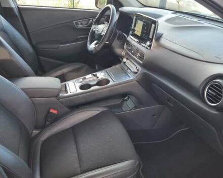 Серый Хендай Kona Electric, объемом двигателя 0 л и пробегом 42 тыс. км за 16200 $, фото 46 на Automoto.ua