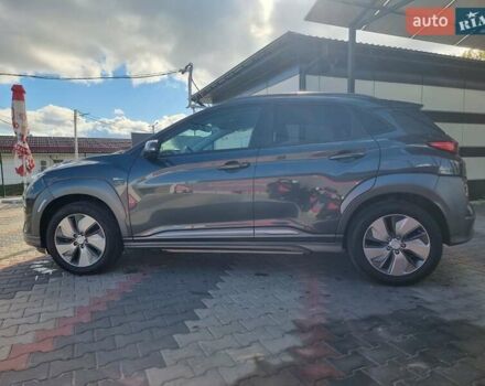 Серый Хендай Kona Electric, объемом двигателя 0 л и пробегом 42 тыс. км за 16200 $, фото 13 на Automoto.ua