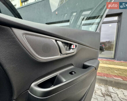Сірий Хендай Kona Electric, об'ємом двигуна 0 л та пробігом 78 тис. км за 18900 $, фото 25 на Automoto.ua