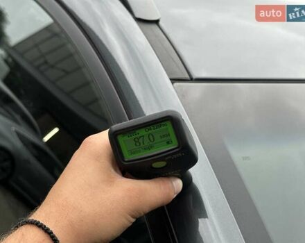 Сірий Хендай Kona Electric, об'ємом двигуна 0 л та пробігом 63 тис. км за 18500 $, фото 42 на Automoto.ua