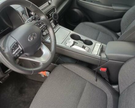 Серый Хендай Kona Electric, объемом двигателя 0 л и пробегом 80 тыс. км за 17300 $, фото 12 на Automoto.ua