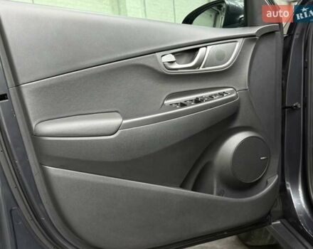 Сірий Хендай Kona Electric, об'ємом двигуна 0 л та пробігом 89 тис. км за 18340 $, фото 10 на Automoto.ua