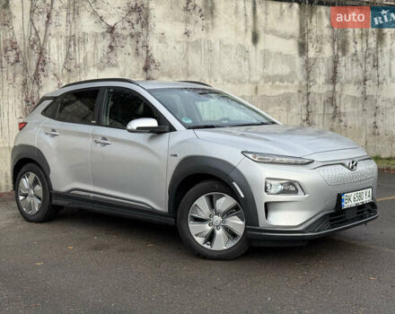Серый Хендай Kona Electric, объемом двигателя 0 л и пробегом 26 тыс. км за 18850 $, фото 5 на Automoto.ua