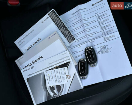 Серый Хендай Kona Electric, объемом двигателя 0 л и пробегом 159 тыс. км за 16900 $, фото 56 на Automoto.ua