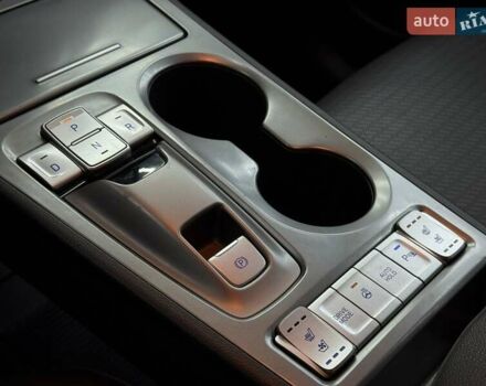 Сірий Хендай Kona Electric, об'ємом двигуна 0 л та пробігом 71 тис. км за 18465 $, фото 16 на Automoto.ua