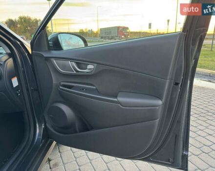 Сірий Хендай Kona Electric, об'ємом двигуна 0 л та пробігом 114 тис. км за 17999 $, фото 40 на Automoto.ua