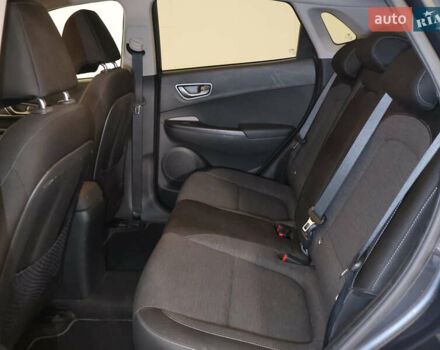 Серый Хендай Kona Electric, объемом двигателя 0 л и пробегом 155 тыс. км за 17400 $, фото 6 на Automoto.ua