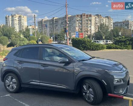 Серый Хендай Kona Electric, объемом двигателя 0 л и пробегом 135 тыс. км за 18999 $, фото 1 на Automoto.ua